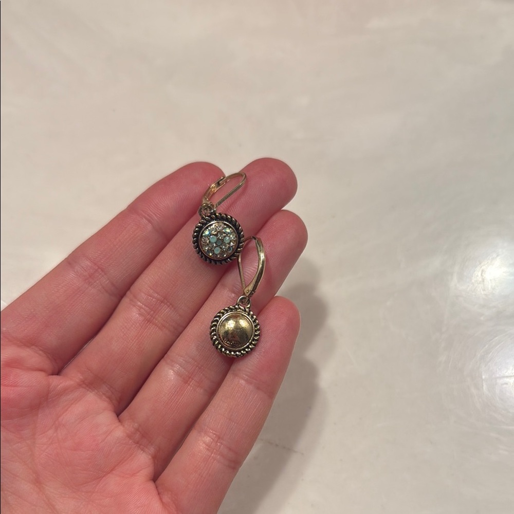 Elegant Gold and Blue Earrings - Picture 2 of 4
